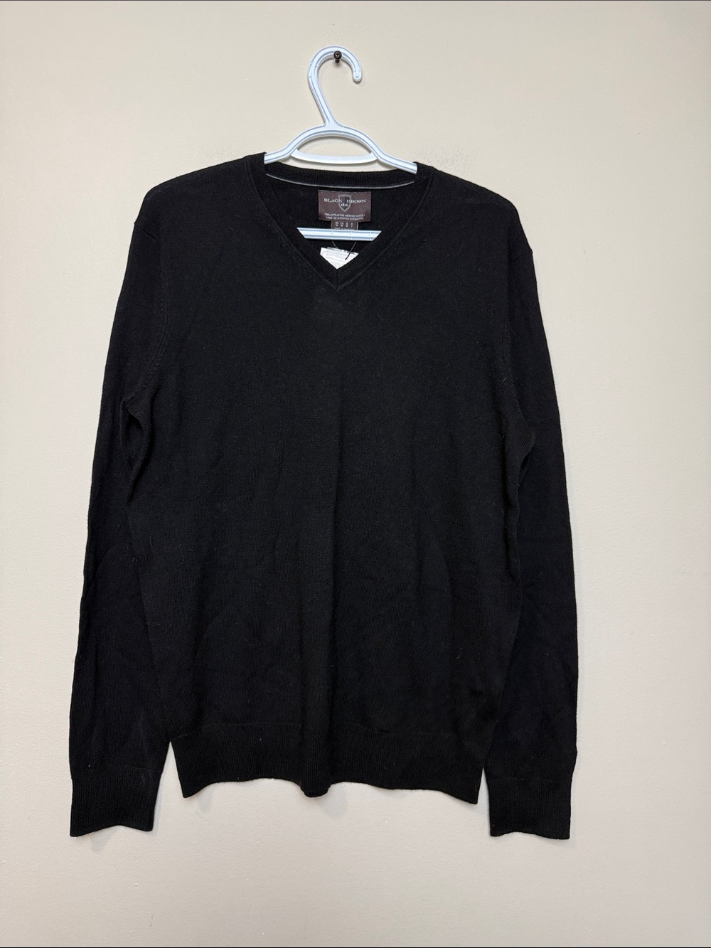 Black Brown 1826 100% extrafine merino wool Men's Black V-Neck Sweater size M